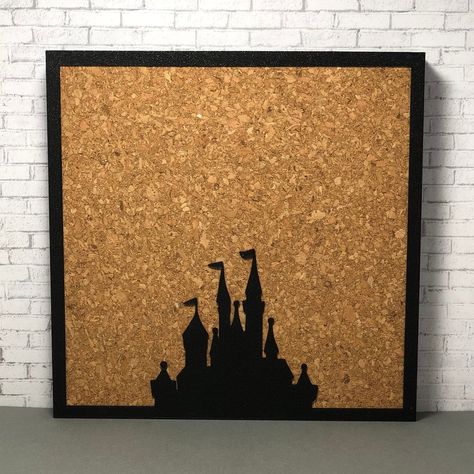 Disney Pin Board, Disney Decor Bedroom, Pin Collection Displays, Disney Pin Display, Disney Diy Crafts, Disney Bedrooms, Disney Room Decor, Crafts For Teens To Make, Disney Souvenirs