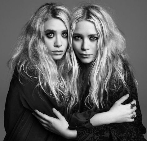 Scary Rich Ashley Olsen Style, Ashley Mary Kate Olsen, Olsen Fashion, Olsen Sister, Kate Olsen, Mary Kate Ashley, Sister Photos, Olsen Twins, Mary Kate Olsen