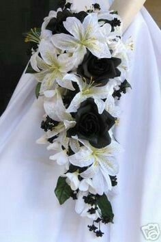 Bridal bouquets Black And White Bouquet, White Bouquet Wedding, Black Wedding Flowers, Hand Tied Bridal Bouquet, White Wedding Inspiration, Silk Flower Bridal Bouquet, Black Wedding Decorations, Bridesmaid Bouquet White, Bridal Party Bouquets