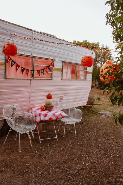 Travel Trailer Halloween Decorations, Halloween Camper Decor, Camper Halloween, Decorating Camper For Halloween, Halloween Decorations For Camper, Halloween 2019, Vintage Trailer, Vintage Camper, Halloween House