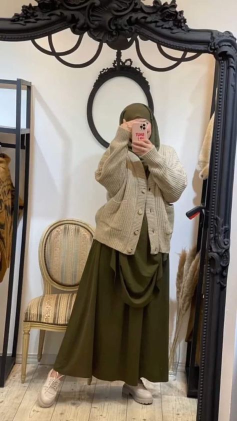 Jilbab Outfits, Fashion Hijab Style, Muslimah Style, Neat Casual Outfits, Modest Fashion Hijab, Muslim Outfits Casual, Muslim Fashion Hijab Outfits, Muslim Women Fashion, Muslim Fashion Hijab