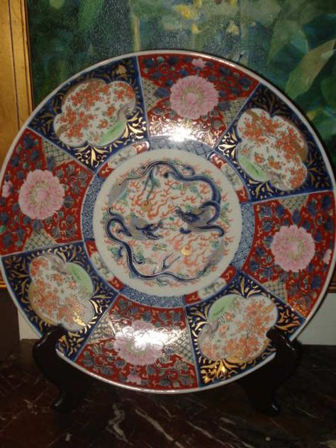 Japanese Imari Charger | Charles Mills | Flickr Chinese Place, Imari Porcelain, Turning Japanese, Japanese Bowls, Coffee Sets, Ceramic Texture, Japanese Dishes, Japanese Porcelain, Porcelain Art