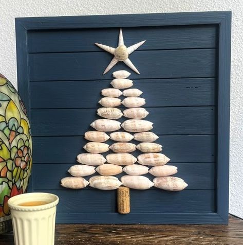 Make or shop these unique seashell Christmas trees! Christmas Seashell Ornaments, Diy Beach Christmas Decor, Coastal Christmas Diy, Christmas Seashell Crafts, Seashell Projects Craft Ideas, Ideas With Shells, Crafts With Shells, Florida Crafts, Seashells Crafts