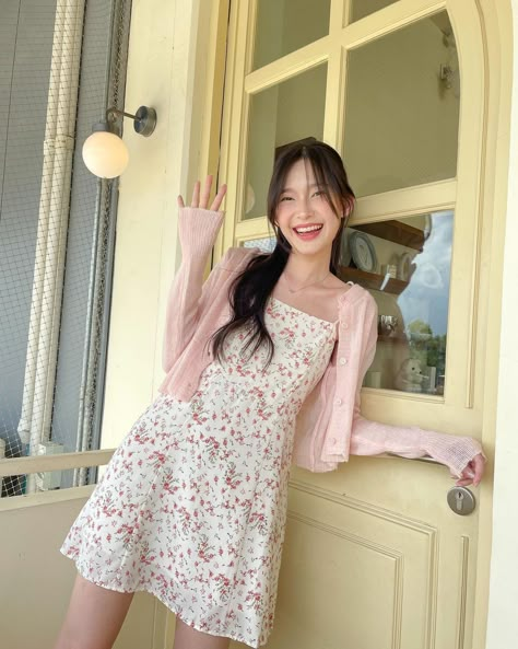 Korean Spring Outfits, More Feminine, Sporty Looks, Seasonal Wardrobe, 사진 촬영 포즈, Kawaii Fashion Outfits, Cute Spring Outfits, Korean Girl Fashion, Cute Spring