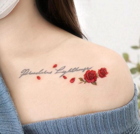 Rose Petal Tattoo, Tattoo Clavicle, Small Tattoos Cute, Clavicle Tattoo, Tattoos Cute, Tattoos Rose, Tattoo Cute, Bone Tattoo, Small Rose Tattoo