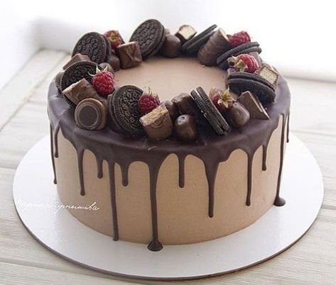 Chocolate Birthday Cake Decoration, Cursed Cakes, Passion Fruit Cake, Delish Cakes, Chocolate Cake Designs, Chocolate Drip Cake, Birthday Baking, Elegant Birthday Cakes, Chocolate Cake Decoration