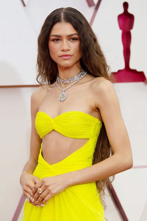 Zendaya Says She Refused to Have Her First Kiss on Camera While Filming <em>Shake It Up</em> Zendaya Oscars, Best Actress Award, Space Buns, Snake Necklace, Alessandra Ambrosio, Millie Bobby Brown, Bobby Brown, Trend Setter, Classic Looks