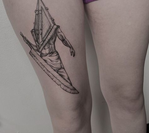 Pyramid Head Tattoo Design, Silent Hill Tattoo Pyramid Head, Silent Hill 2 Tattoo, Pyramid Head Tattoo, Pyramid Head Art, Hellraiser Tattoo, Silent Hill Tattoo, Pyramid Head Silent Hill, Horror Sleeve