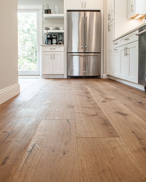 Sawyer Mason Wide Plank Floors on Instagram: “Who here loves Vallejo!? With it's natural brown tones and dark filled knots, this classic rustic floor will have your guests in awe. 😍 • •…” Light Wood Ceiling Dark Wood Floors, Wide Plank Wood Floors Kitchen, Beautiful Wood Floors, Medium Brown Vinyl Plank Flooring, Modern Organic Flooring, Wood Flooring Ideas Living Room, Light Brown Wood Floors, Cabin Flooring, Wide Plank Wood Floors