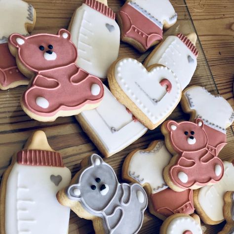 Cookie Platters, Cookies Decorated With Royal Icing, Teddy Bear Cookies, Yummy Sugar Cookies, Biscuit Bake, Shower Cookies, Bear Cookies, Royal Icing Decorations, Teddy Bear Baby Shower