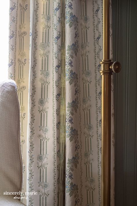 Cozy English Guest Bedroom English Cottage Interiors Bedroom, Cottage Window Treatments, English Country House Bedroom, English Bedroom, French Country Curtains, Country Style Curtains, Vintage Inspired Bedroom, English Cottage Interiors, Cottage Curtains