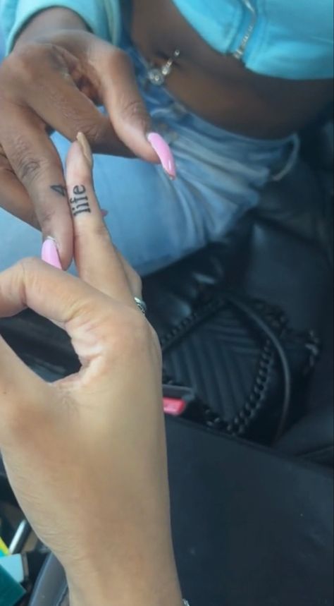 Bsf Finger Tattoos, Sister Tattoos Black Women, Bestie Finger Tattoos, Matching Tattoos Black People, Real Is Rare Tattoo, Finger Tattoos For Best Friends, Matching Hand Tattoos, Matching Finger Tattoos, Infinity Tattoos For Couples