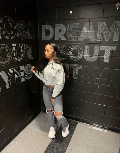 Blue And Grey Outfit Black Women, Grey Joggers Outfit Black Women, Hoodie And Jeans Outfit Black Women, Grey Shoes Outfit Black Women, Outfits With Grey New Balance, Cool Grey 6s Outfit, Gray New Balance Outfit Black Women, Gray Jeans Outfit Aesthetic, Grey Jean Outfits