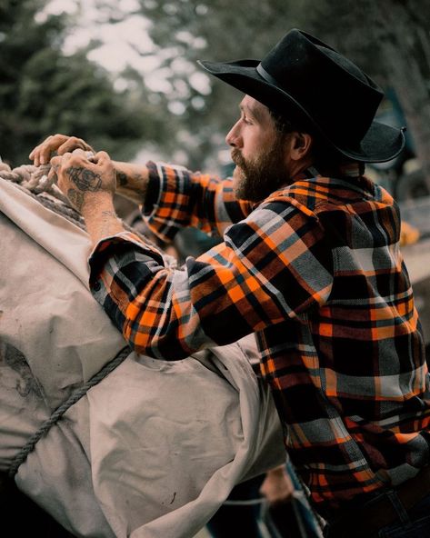 Filson on Instagram: “For Fall Days In The Field Our Vintage Flannel Work Shirt has a soft brushed-twill interior that fends off cold winds from the moment you…” Vintage Flannel, Fall Days, Work Shirt, Work Shirts, Autumn Day, The Field, Communication, In This Moment, On Instagram