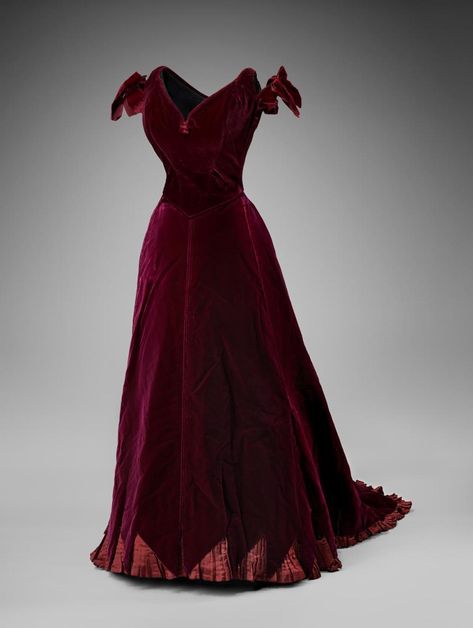 Evening dress 1890s Dress, Velvet Evening Gown, 1890s Fashion, 1880s Fashion, Velvet Evening Dress, Red Velvet Dress, John Singer Sargent, Victorian Clothing, Historical Dresses