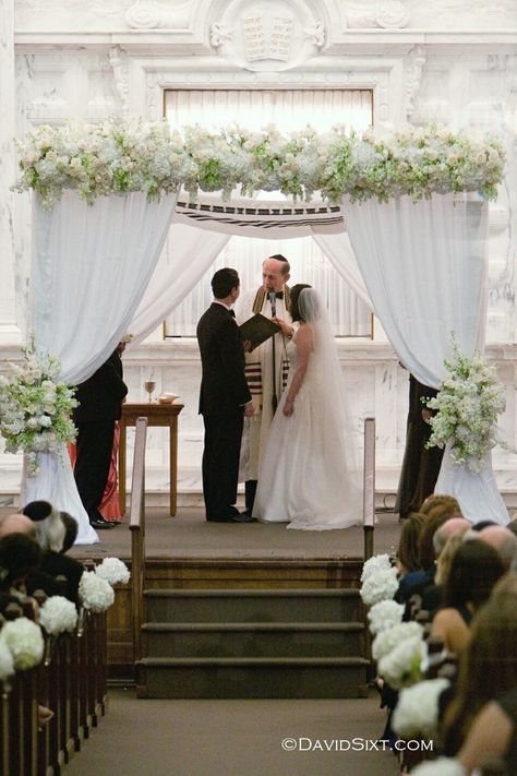 gorgeous green & white wedding ceremony chuppah canopy White Mandap, Mcnay Art Museum, Green White Wedding, White Wedding Ceremony, Winnipeg Wedding, Event Planner, San Antonio, Weddings, Flowers