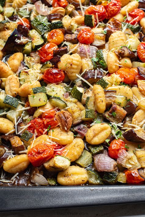 Roasted Vegetable Gnocchi, Gnocchi With Veggies, Roasted One Pan Meals, Sheet Pan Sausage And Gnocci, Gnocchi Veggie Sheet Pan, Gnocchi Sheet Pan Recipe, Baked Gnocchi Sheet Pan, Gnocchi And Roasted Vegetables, Gnocchi Roasted Vegetables