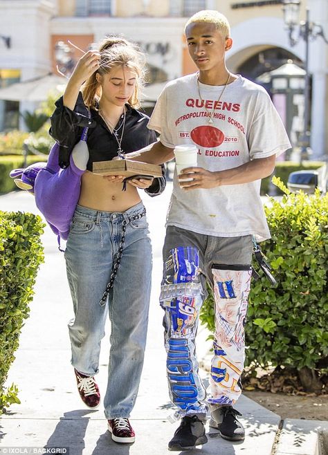 They have style! Odessa dared to show off her kooky sense of style, toting a Teletubbies Tinky Winky handbag over her right shoulder Odessa Adlon, Jaden Smith Fashion, Odessa Azion, Calabasas California, Jaden Smith, Lunch Date, Mode Inspo, Fashion Couple, Odessa