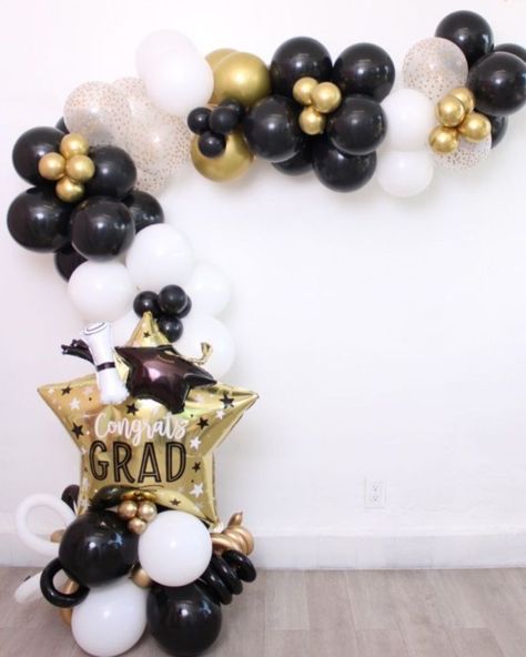 Grad Balloon Arch, Star Balloon Arch, Gold Graduation Decorations, Grad Party Decorations, Graduation Balloons, Preschool Graduation, Black Balloons, Senior Night, Congrats Grad