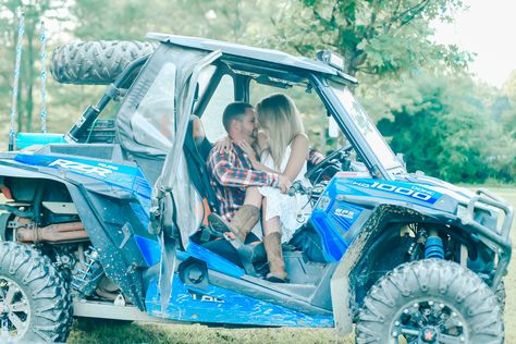 Off road engagement sxs rzr Polaris razor nation Sxs Photo Shoot, Side By Side Couple Photo, Rzr Couple Photoshoot, Off Road Engagement Photos, Atv Engagement Photos, Outdoor Engagement Pictures, Side By Side Photo, Engagement Photo Props, Rustic Photography