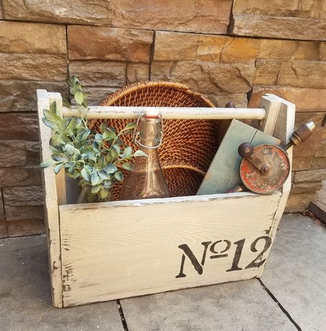 Antique Tool Caddy Decor Ideas, Wood Caddy Decor Ideas, Tool Box Decorating Ideas, Tool Caddy Diy, Tool Caddy Decor Ideas, Wooden Caddy Decor Ideas, Wood Tool Box Decor, Wooden Tool Box Decor, Wooden Toolbox Ideas