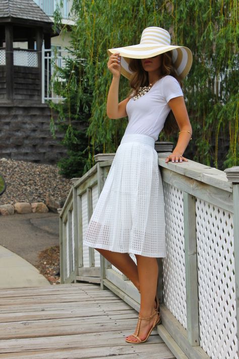 Elegante Casual, Simple Chic, Street Style Chic, Petite Fashion, Summer Hats, White Fashion, Look Chic, Street Styles, Tulum