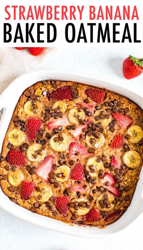 STRAWBERRY BANANA BAKED OATMEAL! It's the perfect make ahead breakfast with fresh strawberries, banana and chocolate chips. It's a total crowd pleaser and great for meal prep. #bakedoatmeal #oatmeal Pregnancy Freezer Meals, Breakfast Strawberry, Banana And Chocolate, Banana Baked Oatmeal, Freezable Meals, Baked Oatmeal Recipes, Freezer Meal Prep, Oatmeal Recipe, Recetas Keto