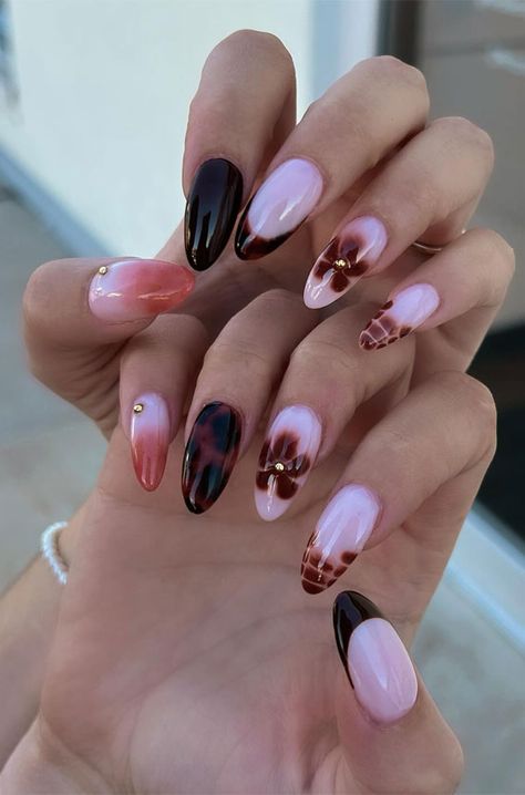 Autumn Nail Designs, Gold French Tip, Red Ombre Nails, Nail Picking, Plum Nails, Thanksgiving Nail Art, Beautiful Gradient, Autumn Nail, November Nails