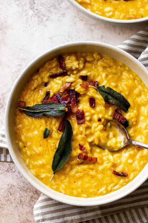 Pumpkin Risotto with Bacon and Gouda Bacon Risotto, Canned Pumpkin Recipes, Fried Sage, Vegan Risotto, Sage Recipes, Italian Diet, Pumpkin Risotto, Squash Risotto, So Much Food