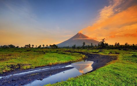 Mayon Volcano Wallpapers - Top Free Mayon Volcano Backgrounds - WallpaperAccess Volcano Background, Philippines Wallpaper, Volcano Wallpaper, Mayon Volcano, Desktop Wallpapers Backgrounds, Landscape Scenery, Palawan, Cool Landscapes, Nature Backgrounds