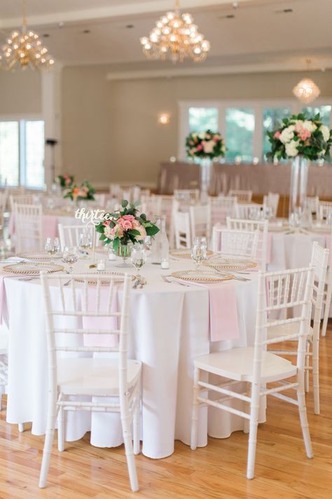 Chivari Chair Decor Wedding, White Chiavari Chairs Wedding, Round Table Setting Ideas Wedding, White Tablecloth Wedding, Chivari Chairs Wedding, Round Table Wedding, White Chiavari Chairs, Chiavari Chairs Wedding, Blush Wedding Reception