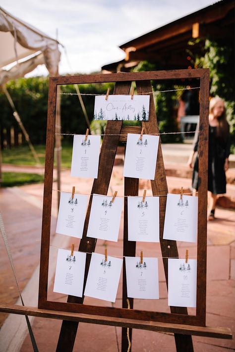 Simple Wedding Giveaways Ideas, Wedding Seating Chart Picture Frame, Picture Frame Table Seating Chart, Diy Frame Seating Chart, Frame Wedding Seating Chart, Seating Chart Frame, Picture Frame Seating Chart Wedding, Frame Seating Chart, Frame Seating Chart Wedding