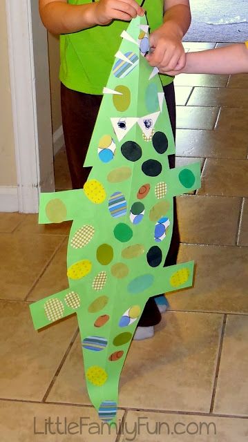 Little Family Fun: Alligator Craft Alligator Craft, Alligator Crafts, Crocodile Craft, Zoo Phonics, Storytime Crafts, Alphabet Crafts, Little Family, Classroom Crafts, Top Crafts