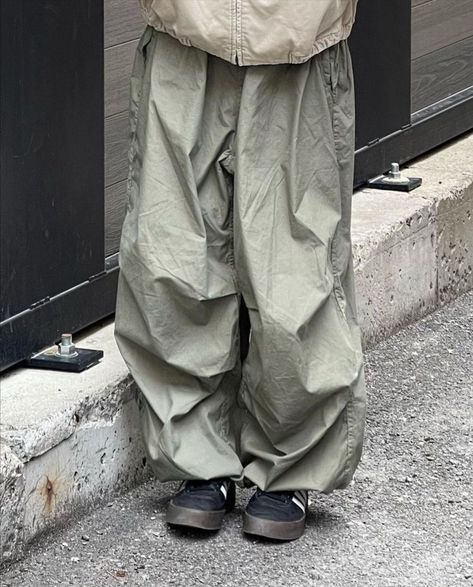 Pants Men Aesthetic, Parachute Pants Men, 70s Punk, Men Aesthetic, Fashion D, Future Style, Utility Pants, Fashion Images, Pants Design