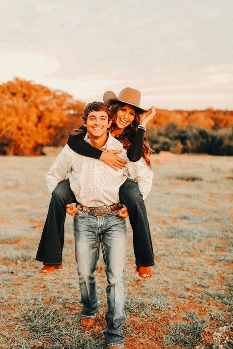 Country Couple Photoshoot, Country Couple Photos, Western Engagement Pictures, Western Couple Photoshoot, Western Engagement Photos, Western Photo Shoots, Fall Couple Pictures, Country Couple Pictures, Country Engagement Pictures