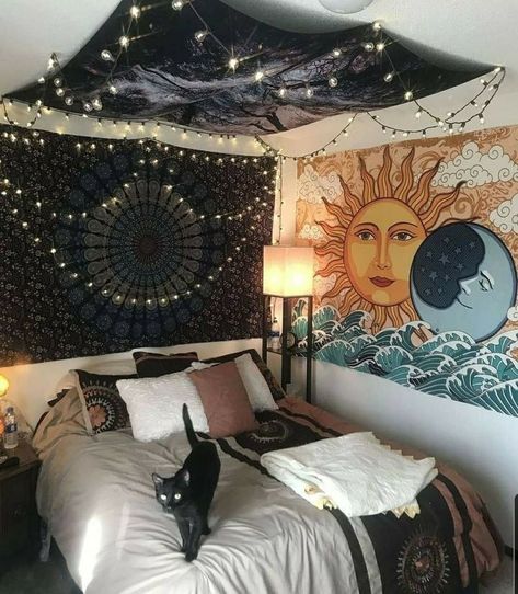 Dorm Room Necessities, Grunge Bedroom, Indie Bedroom, Retro Room, Indie Room Decor, Dorm Room Essentials, Indie Room, Redecorate Bedroom