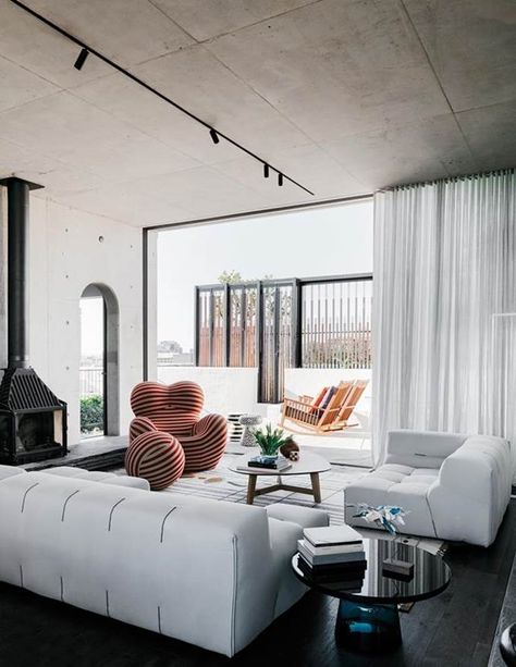 10 homes that embrace concrete, These chic homes from the *Belle* archive prove that concrete is anything but cold. Penthouse Apartment Design, Modern Industrial Living Room, Industrial Living Room, Concrete Ceiling, Curved Furniture, Concrete Houses, Concrete Walls, Industrial Living, Flooring Trends