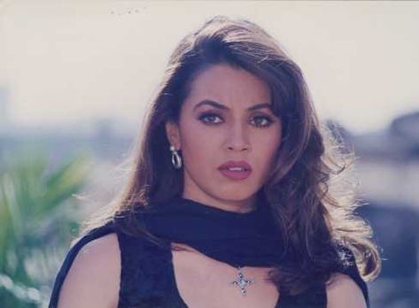 Mahima Chaudhary, Mahima Chaudhry, Bollywood Retro, Posters Movie, Bollywood Pictures, Ariana Grande Cute, Movie Stills, Bollywood Actors, Bollywood Stars