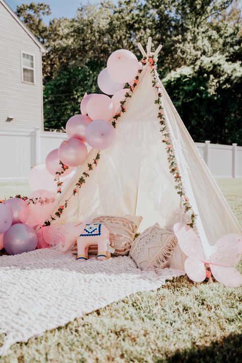 Teepee Decorations Ideas, Teepee Birthday Photoshoot, Garden Theme Cake Smash, Fairy First Cake Smash, Teepee Tent Photoshoot, Teepee Photography, Outdoor Cake Smash, Boho Teepee, Cake Smash Theme