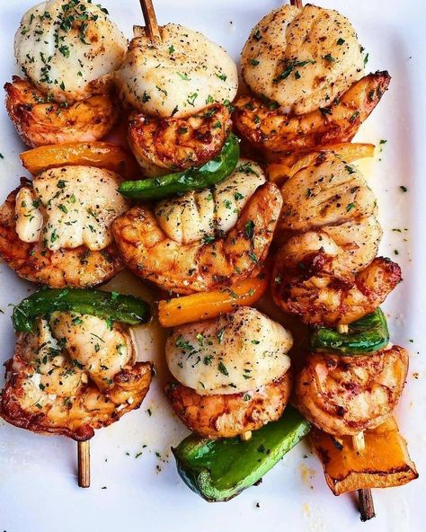 Massive Buttery Scallop And Shrimp Skewers Recipe Shrimp And Scallop Recipes, Friends Recipe, Shrimp Skewer Recipes, Flat Belly Diet Plan, 30 Min Meals, Kabob Skewers, Shrimp Skewers, Prawn Recipes, Skewer Recipes