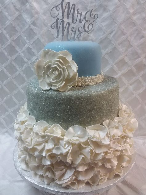 Ice Blue Wedding Cake, Light Blue Quince Cake Ideas, Blue Silver Wedding Cake, Pale Blue Wedding Cake, Quince Cakes Light Blue And Silver, Steel Blue Wedding, Steel Blue Weddings, Navy Blue Wedding Cakes, Silver Wedding Decorations