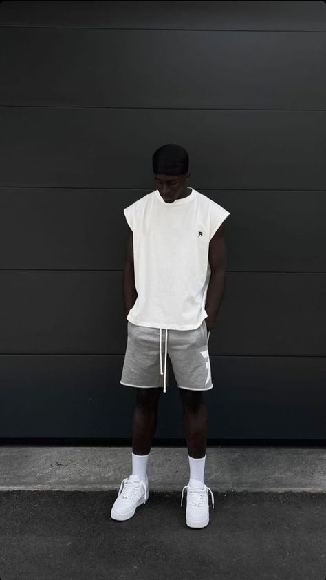 Very beautiful I loved it arrived early Man Gym Outfit, Dope Fashion Outfits, Sporty Outfits Men, Mens Street Style Summer, Black Men Fashion Urban, Apparel Design Inspiration, Summer Sport, Black Men Fashion Casual, Urban Style Outfits