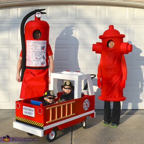 Costume Halloween Famille, Firefighter Halloween, Fire Costume, Fireman Costume, Halloween Costumes 2014, Firefighter Costume, Image Halloween, Costume Works, Hallowen Costume