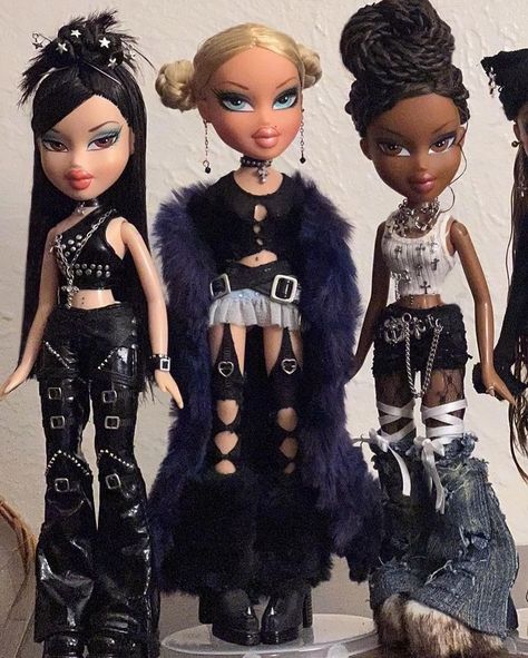 Punk Bratz Doll, Bratz Goth Aesthetic, Doll Making Aesthetic, Bratz Boyz Outfit, Bratz Dolls Jade Outfit, Bratz Fits, Goth Bratz, Bratz Aesthetic Outfit, 90s 2000s Fashion