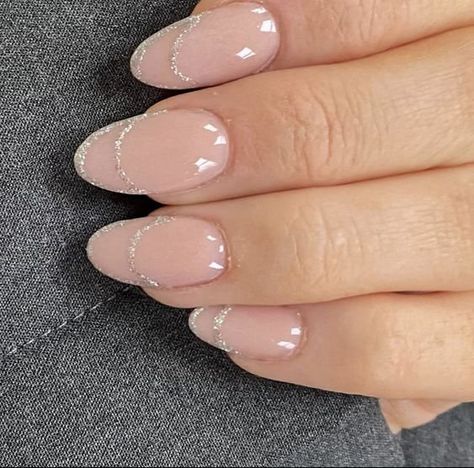 The best neutral manicures with stylish, yet subtle nail art for 2022; simple nude manicure designs Plain Nails Acrylic, Neutral Nail Art Designs, Neutral Nail Art, Subtle Nail Art, Neutral Nail, Plain Nails, Formal Nails, Subtle Nails, Classy Acrylic Nails