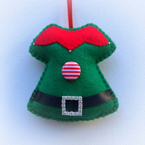 Christmas Pompom, Felt Elf, Christmas Decorations Sewing, Diy Felt Christmas Ornaments, Felt Ornaments Patterns, Christmas Badge, Felt Flowers Diy, Felt Crafts Christmas, Felt Christmas Decorations