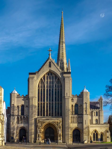 The west front of Norwich cathedral Sacral Architecture, Norwich Cathedral, Cathedral Architecture, Cologne Cathedral, Norfolk, Barcelona Cathedral, Cute Drawings, Castle, England