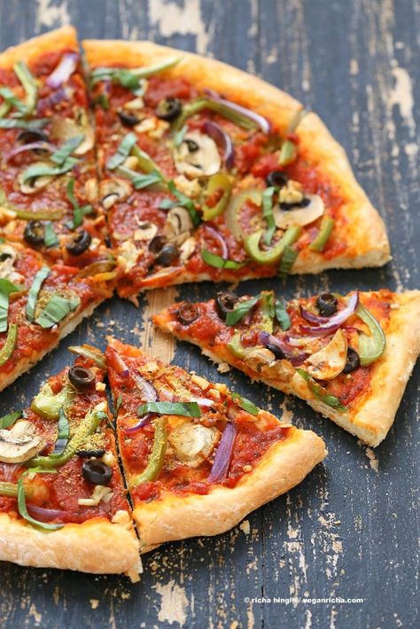 Vegan Pizza Dough, Pizza Vegetariana, Pizza Vegana, Vegan Pizza Recipe, Vegan Richa, Soy Free Recipes, Easy Veggie, Veggie Pizza, Vegetarian Pizza