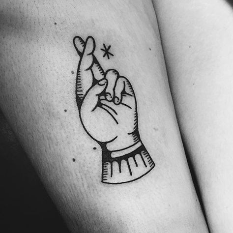 Fingers Crossed Tattoo, Cross Fingers, Fingers Tattoo, Cross Finger Tattoos, Traditonal Tattoo, Trippy Tattoo, Tattoo Design For Hand, Surf Tattoo, Eggo Waffles