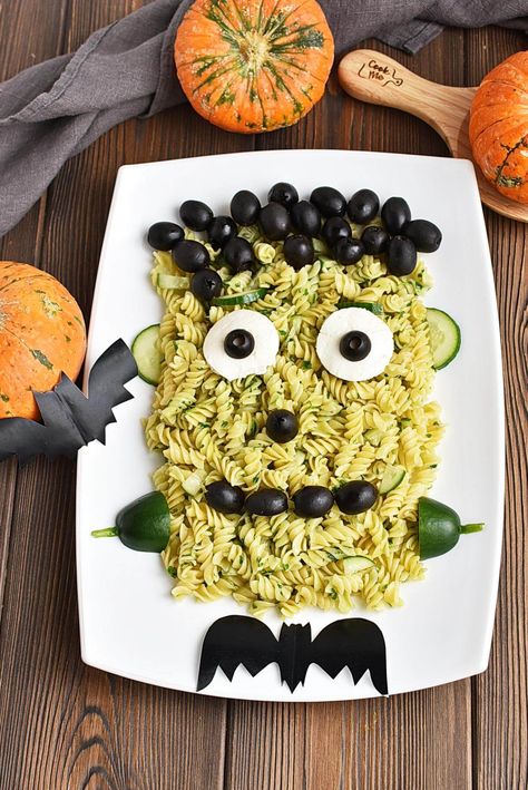 Scary Pasta, Halloween Meal, Halloween Pasta, Seasoned Potatoes, Lemon Potatoes, Easy Halloween Food, Halloween Food Treats, How To Make Pesto, Potato Heads